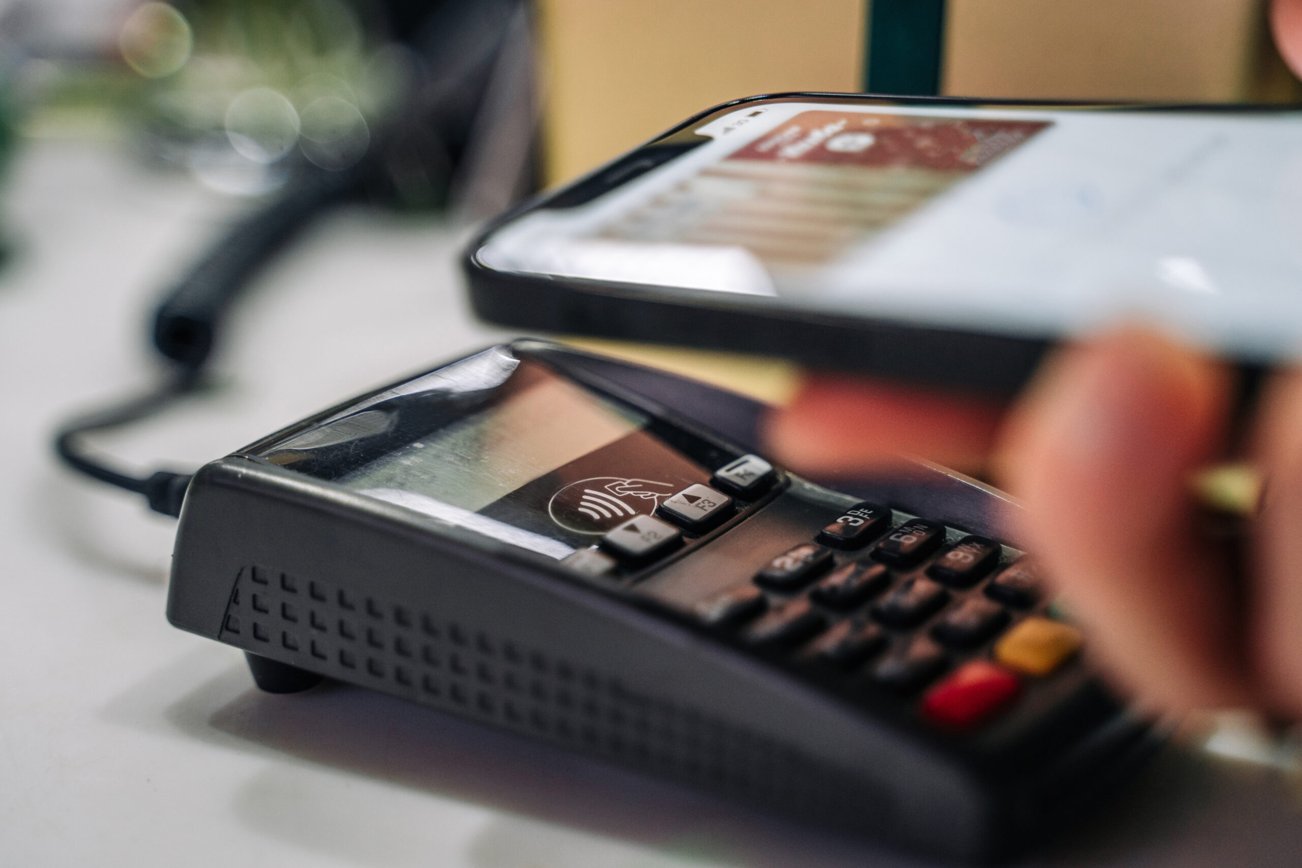Apple Pay & Google Pay Betrug: Geld von der Bank zur&uuml;ck